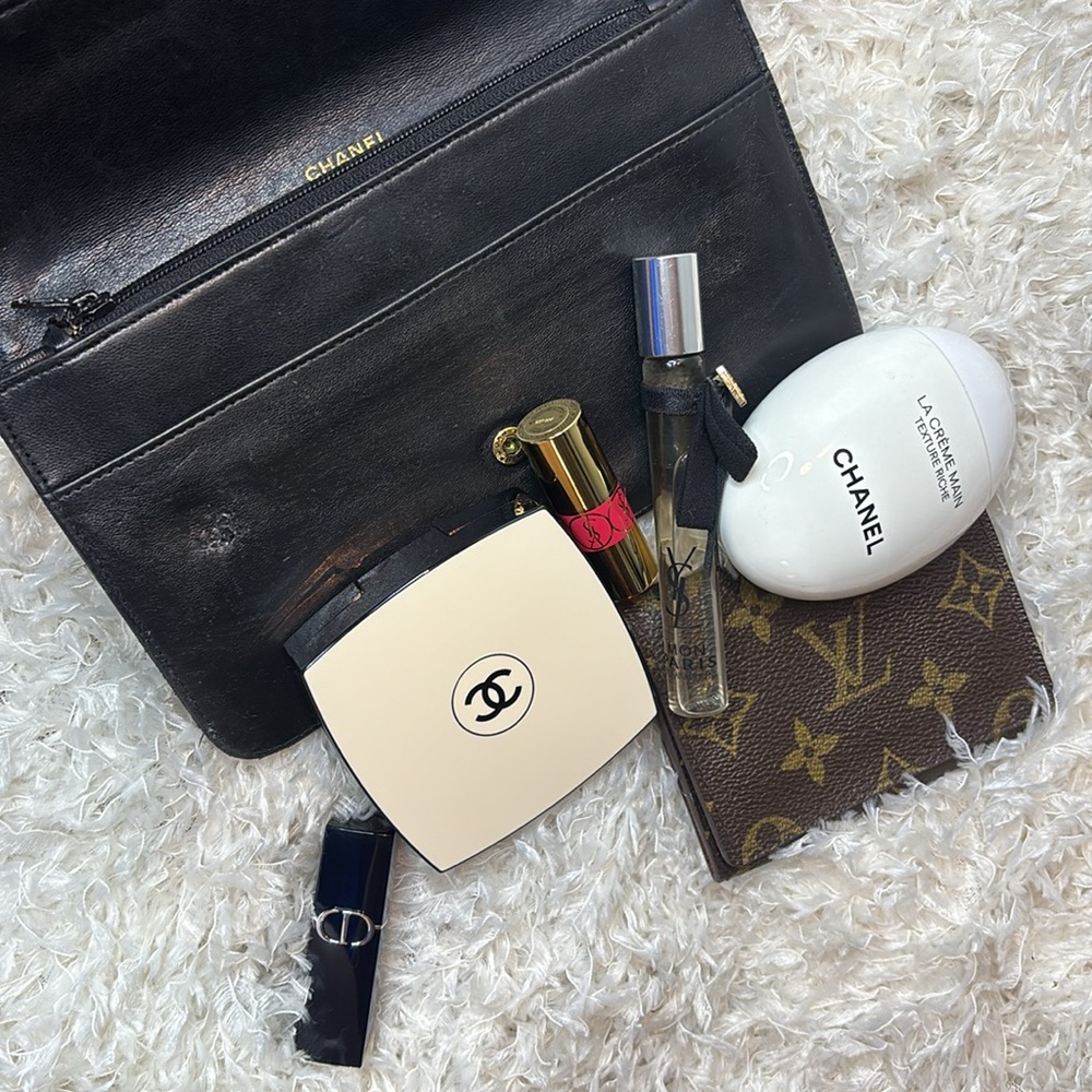 CHANEL Vintage Lambskin CLUTCH - Picture 4 of 11